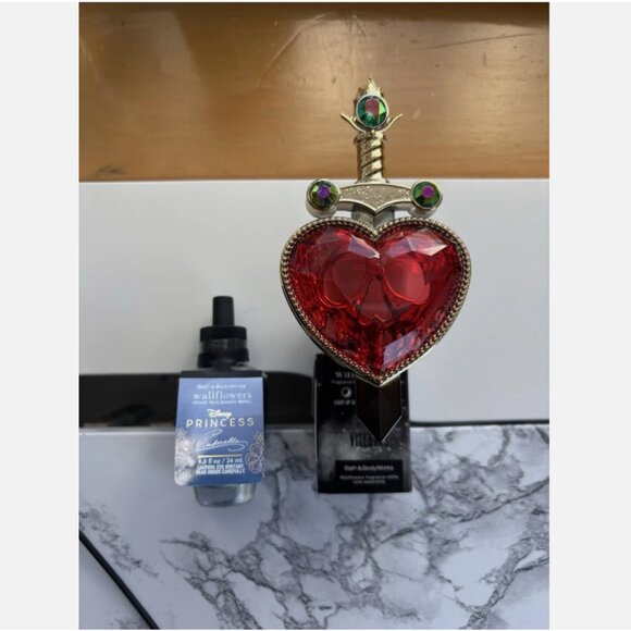 Bath & Body Works Disney Villains Heart & Dagger Wallflower Plug + Refill Set - Picture 2 of 2